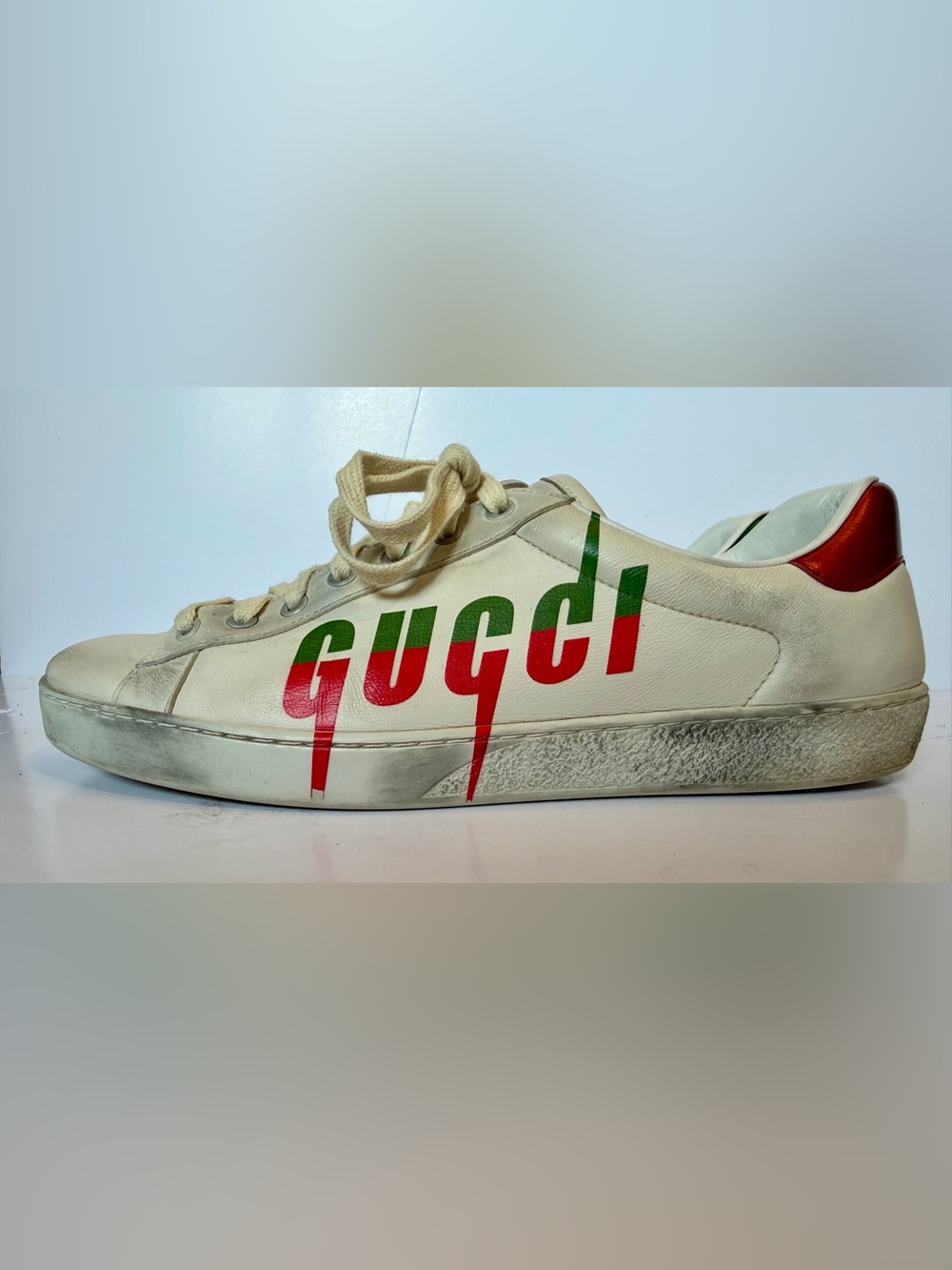 ✨Authentic✨ Gucci White Leather Low-Top Sneaker with Red & Green Logo Accent